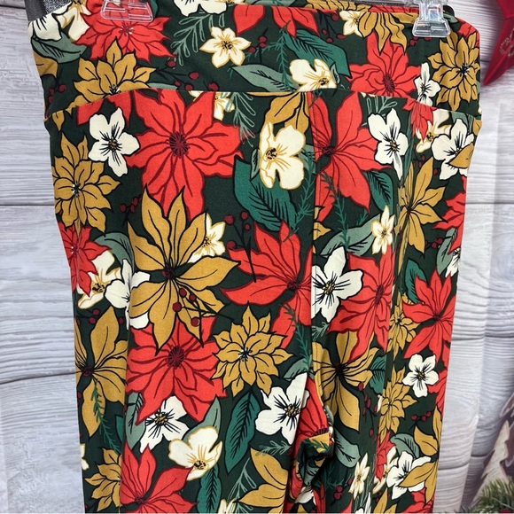 LuLaRoe M (10-18) Lindsay with TC2 Christmas leggings - Picture 8 of 14